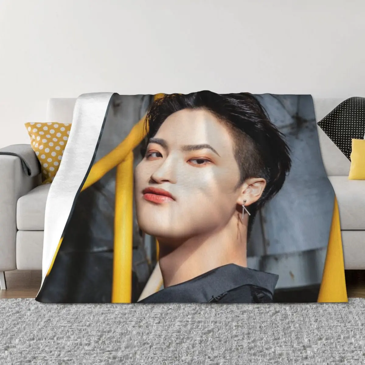 

ATEEZ SEONGHWA THE WORLD EP.1 : MOVEMENT GUERRILLA Throw Blanket Decorative Beds manga Fashion Sofas Furrys Blankets