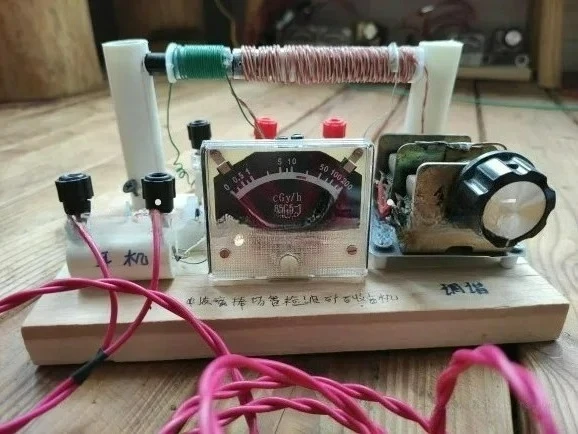 Medium-wave magnetic rod ore radio without electricity radio without power