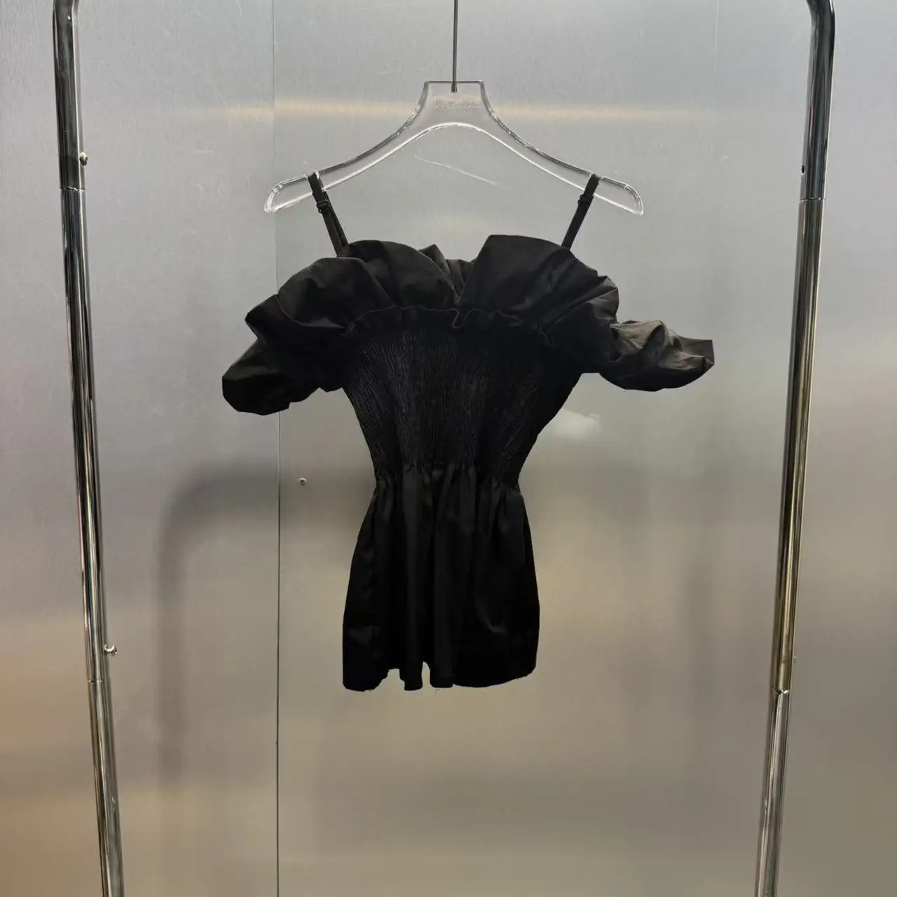 

Black Pleated Slimming Summer Shirt South Oil 2026 New Style Casual Bubble Sleeve Short Length Pure Color Shoulder Baring Wai...
