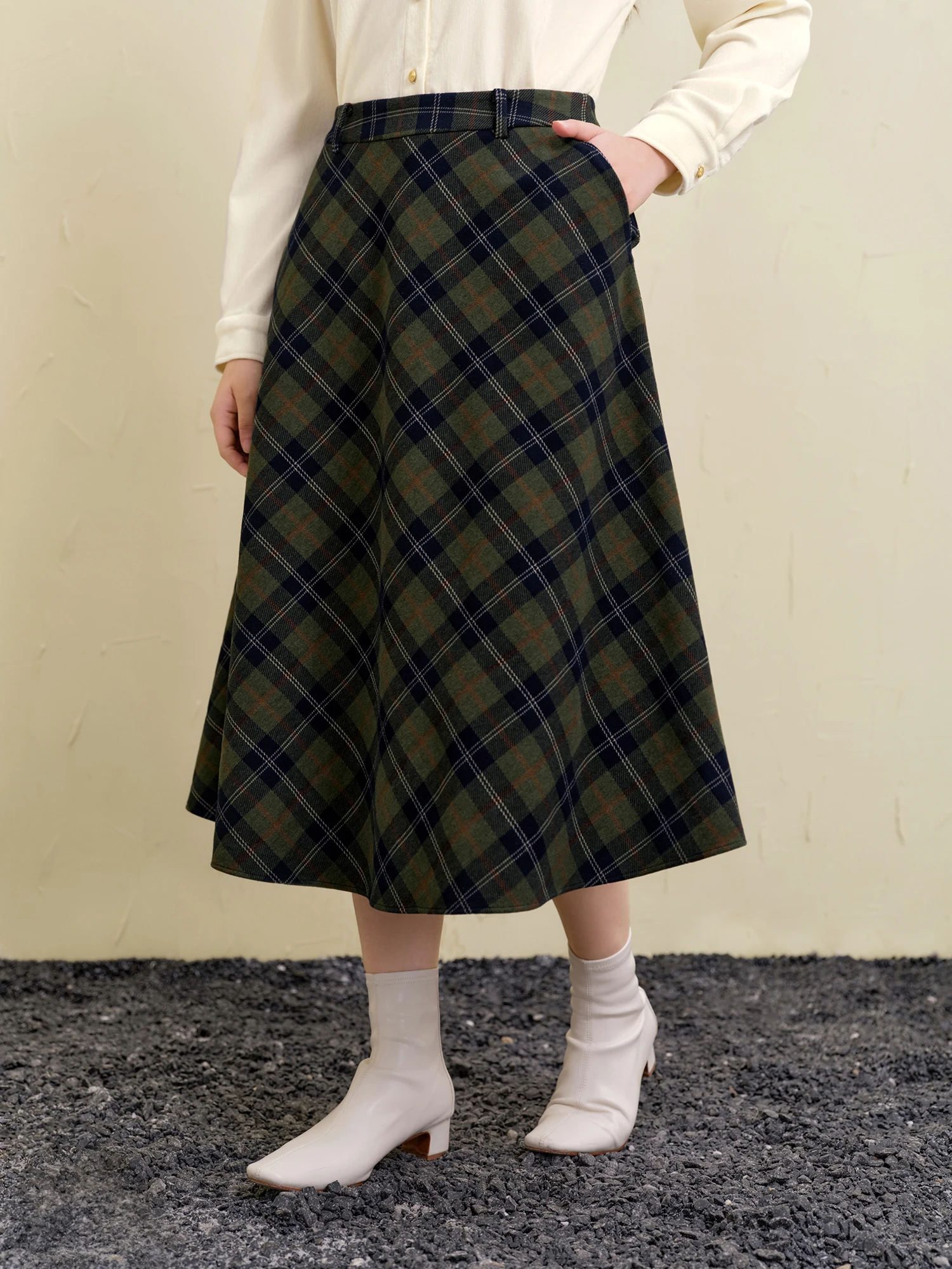 DUSHU Plus Size Elastic Waist Plaid Long Skirt For Women 2024 Winter New Design All-match Elegant Skirt Office Lady 24DS84457