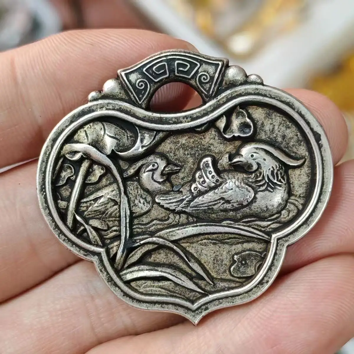 

2pc Couples Love Antiques Vintage White Bronze Longevity Lock Ornaments for Home Office Decorations Lucky Fengshui Statue Crafts