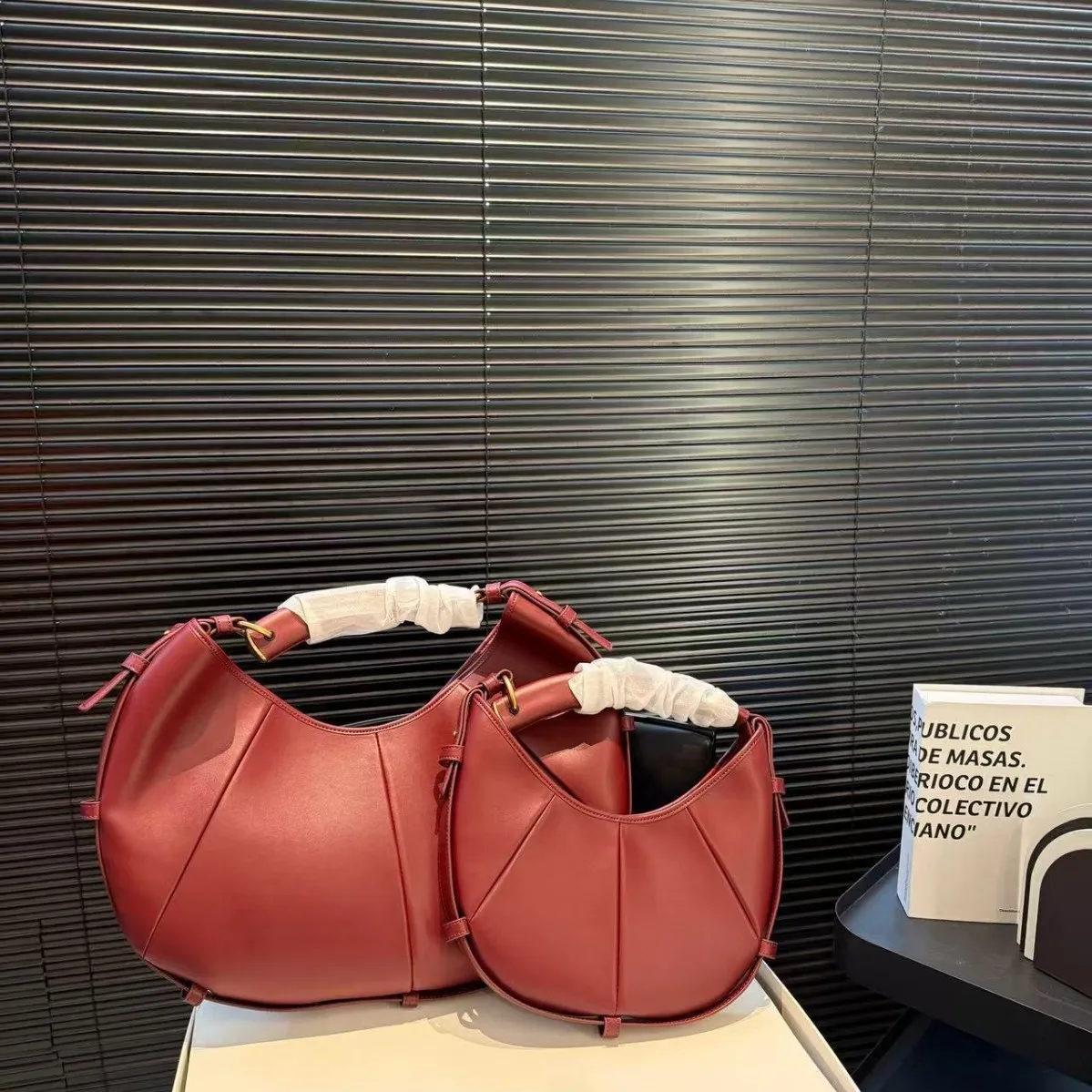 

2026 Trendy Large Capacity Leather Crescent Bag Urban Simple Style Commuter Armpit Single Shoulder Bag Luxury Cowhide Handbag