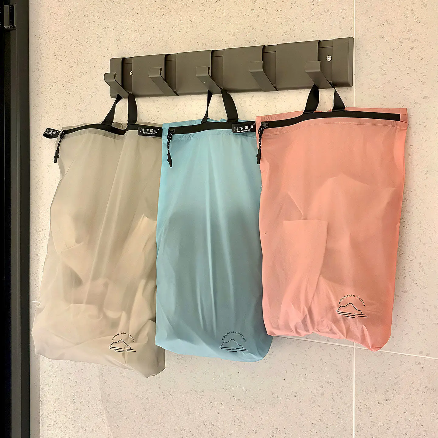 bolsa-de-armazenamento-de-roupas-portatil-e-impermeavel-para-viagem-organizador-de-banheiro-e-lavanderia-bolsa-suspensa-para-banheiro-dobravel