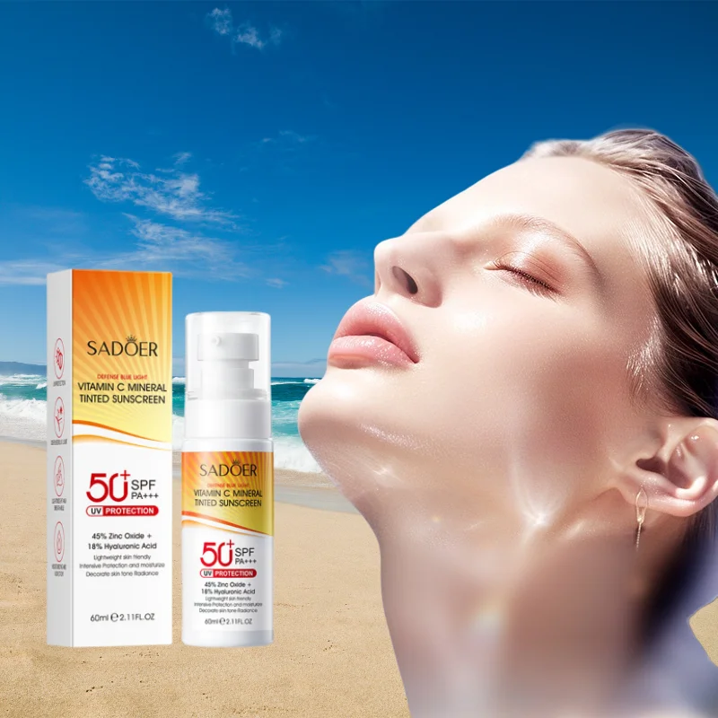 Protector solar teñido mineral de vitamina C de 60 ml, refrescante y no graso, con ambos efectos de aislamiento hidratantes y protectores, puede iluminar el tono de la piel y proporcionar protección solar de alta intensidad. Te acompaña en tu viaje, permitiendo que te preocuparte menos de la exposición del sol: imprescindible para el cuidado de la piel del verano.