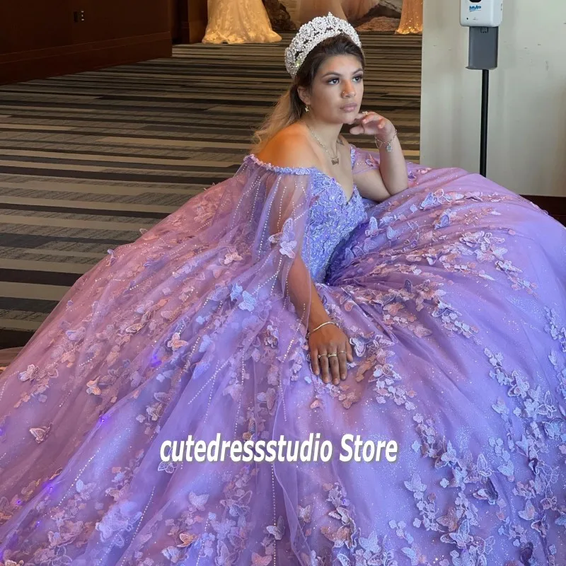 Shinny lilla Vestido De 15 ol Princess XV abiti Quinceanera con Cape Butterfly Applique Beadig Sweet 16 abiti da ballo