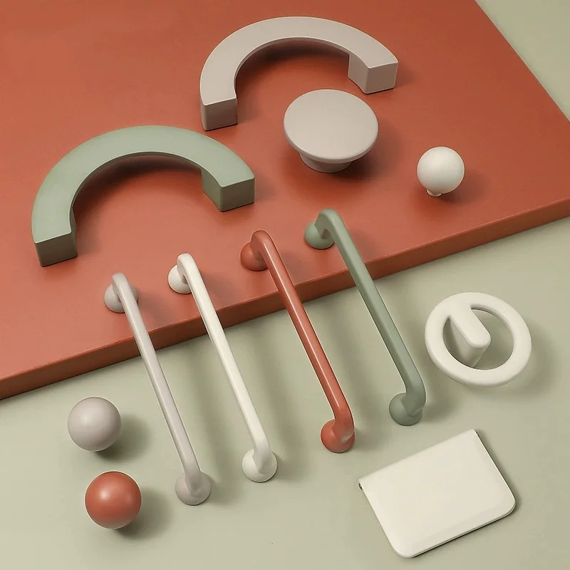 خزانة حديثة وبسيطة مصنوعة من سبائك الزنك ومقبض باب خزانة الأحذية الملون متعدد الاستخدامات، وخزائن بجانب السرير على الطراز الكريمي، ومقابض خزانة الملابس