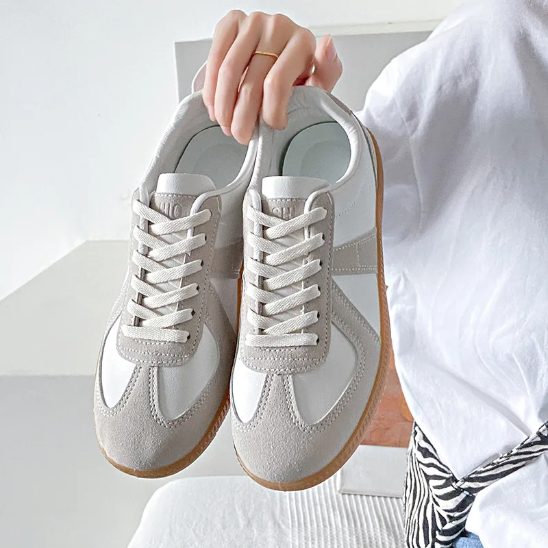 Girls' lightweight sports shoes women's new models, flat-bottomed indoor fitness shoes women's white shoes are versatile