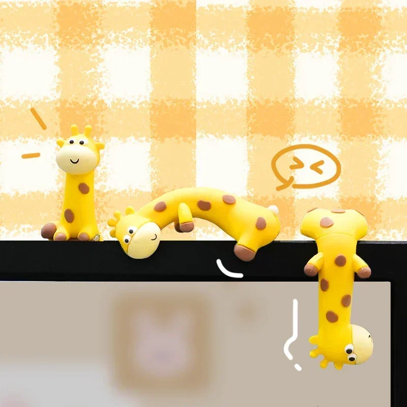 1/4Pcs Mini Resin Playful Giraffe Figurine Funny Computer Decor 3D Craft Sculpture Tiny Cute Giraffe Statue for Office Desk Car
