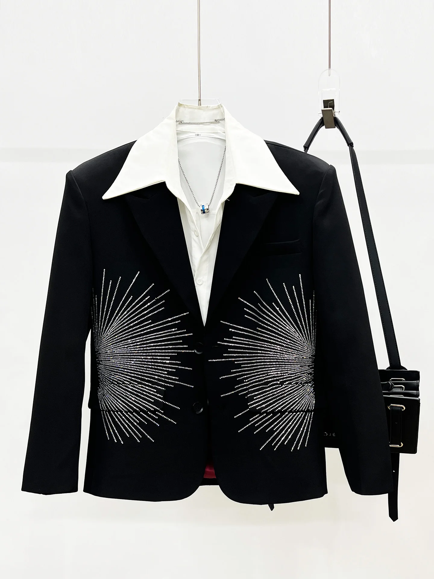 

2025 New Men's Bla Suit Jaet Heavy Embellied with Rhinestones oulder Pads Loose Fit Faionable Casual Wear