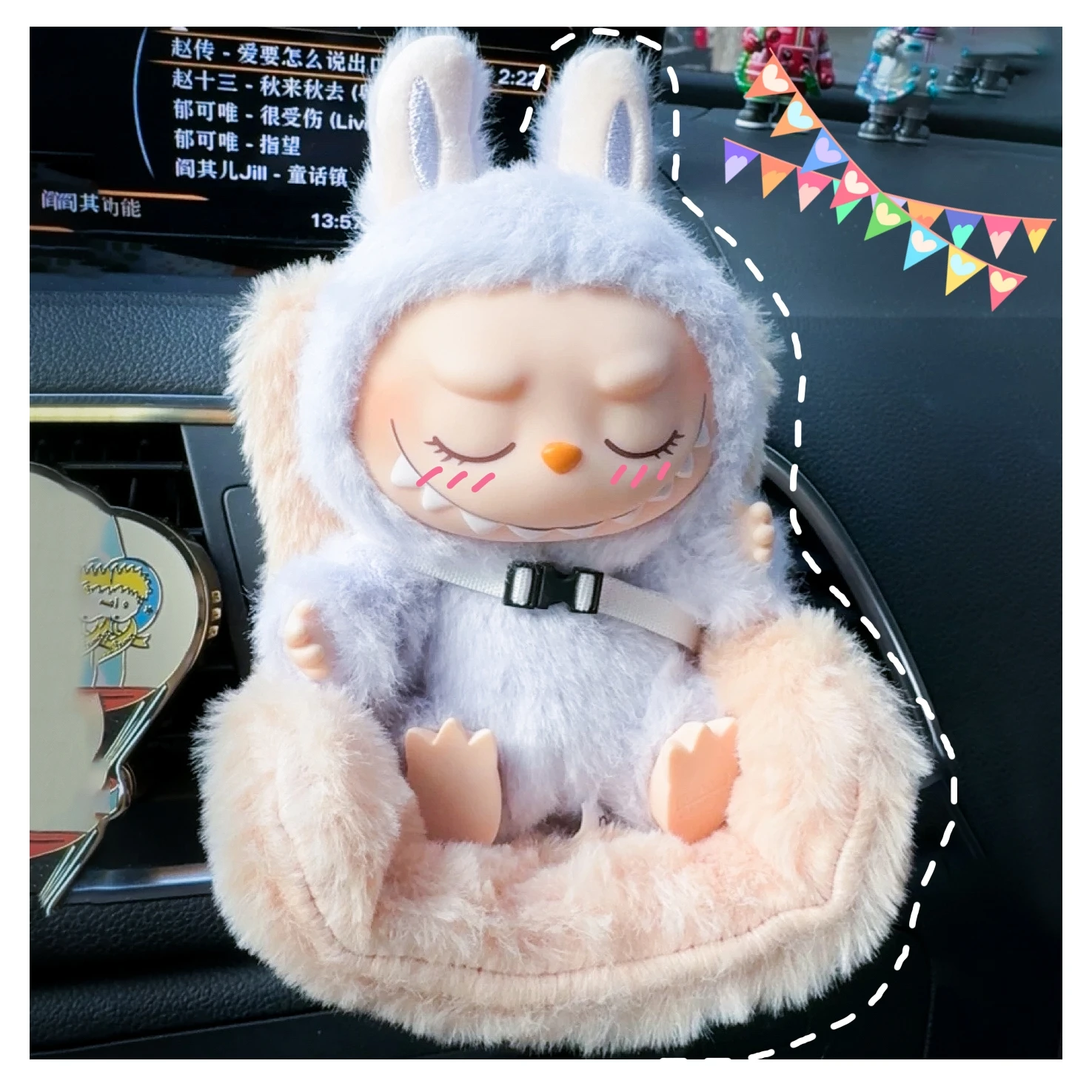 

For 17cm Labubu Plush Car Seat Safety Seat with Air Vent Ornament Doll Accessories for Labubu Have A Seat Cartoon Chair Model