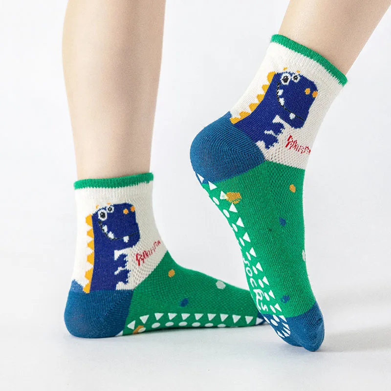 5 Paar rutschfeste Jungensocken mit niedlichem Dinosaurier-Cartoon-Muster, bequem, atmungsaktiv, für Kinder und Babys, Bodensocken für Frühling und Sommer – Detail 5