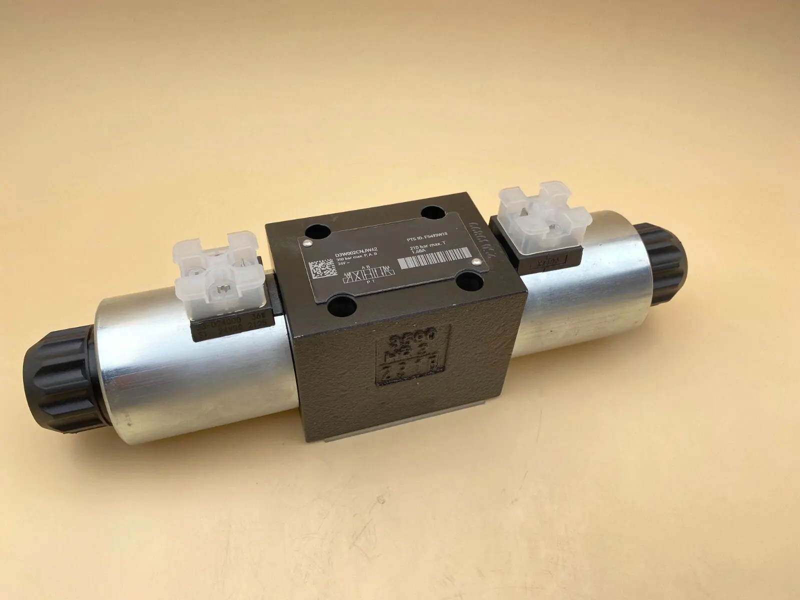 Совершенно новый оригинальный гидравлический клапан D3W002CNJW42. Гарантия один год.