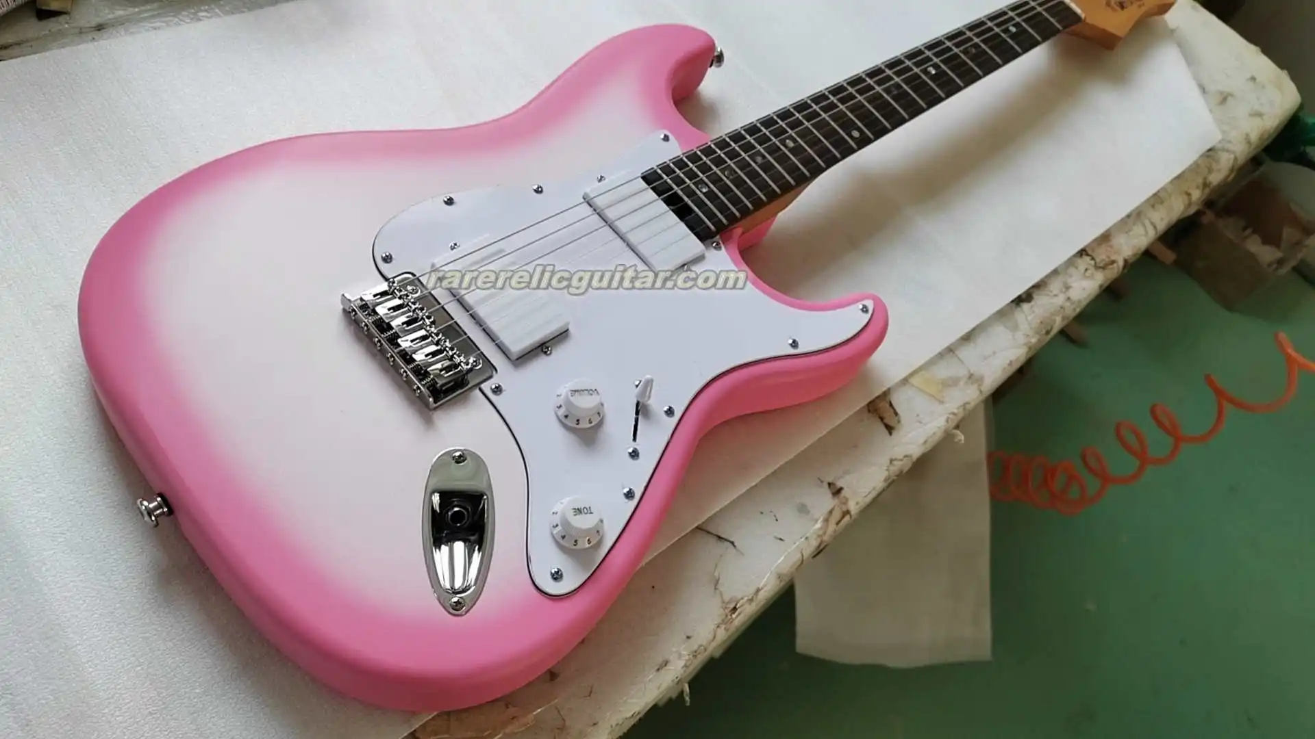 

Rhxflame Pink White Burst Electric Guitar Roasted Maple Neck Abalone Dot Inlay China EMG Pickups 9V Battery Box Locking Tuners