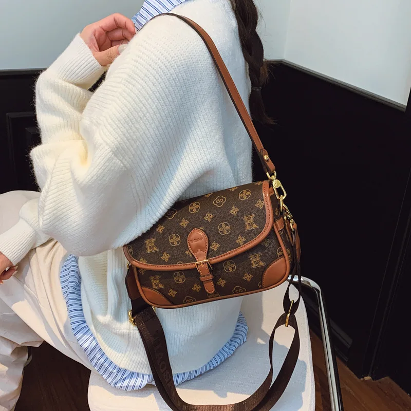 

2025 Autumn Winter Envelope Bag, Women's Underarm Shoulder Purse, Vintage Casual Crossbody, Luxe Day to Night Tote, Minimalist