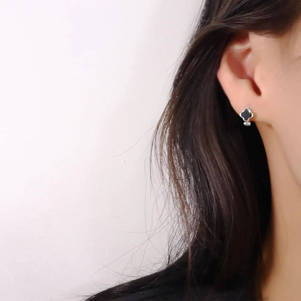 Korean Fashion Black Clover Round Hoop Earrings For Women Party Fine Jewelry Gifts Minimalist Accessories