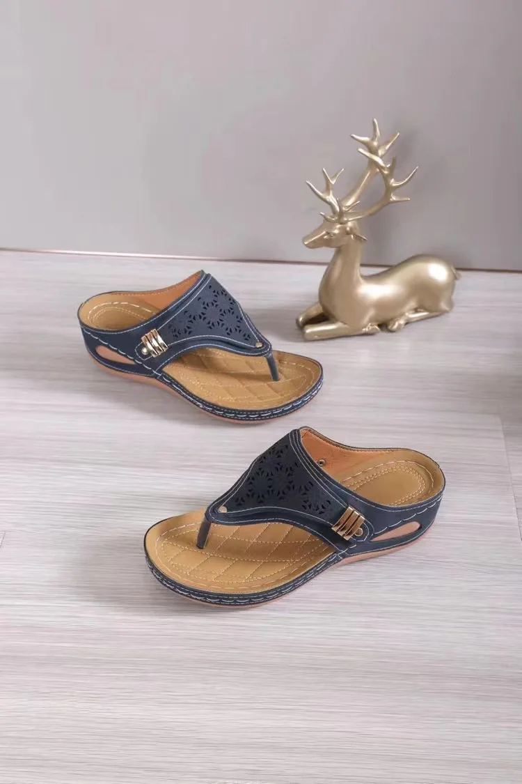 

2025 Women Summer Flip Flops Thick Sole Sandals Comfortable Arch Support Breathable Metal Decor