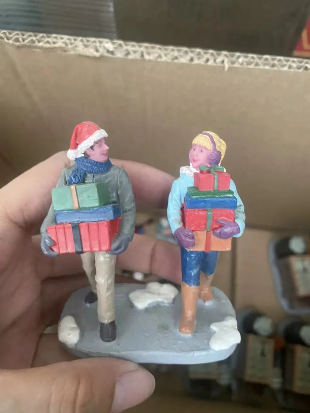 Resin figure mental psychological sand table game box court therapy man and woman with gifts