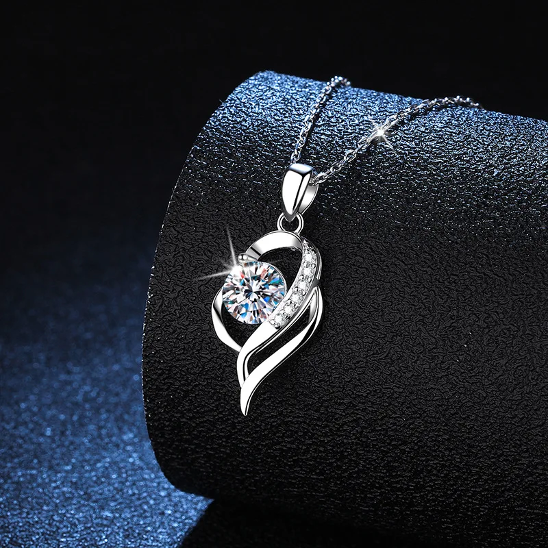 Platinum PT950 18K Gold Necklace, One Carat Moissanite Heart To Heart Pendant, Light Luxury Fashion Valentine's Day Gift