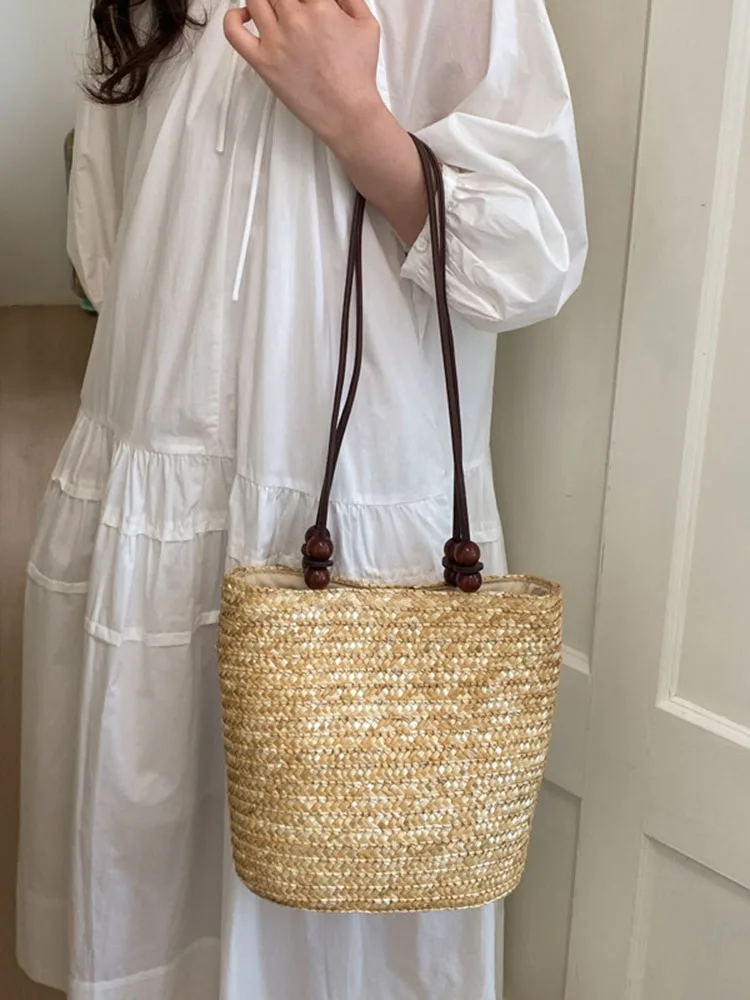 

Vacation Style Straw Woven Shoulder Bag For Women French Casual Fashion Spring Vacation Style Retro Wooden Beading Tote Bags