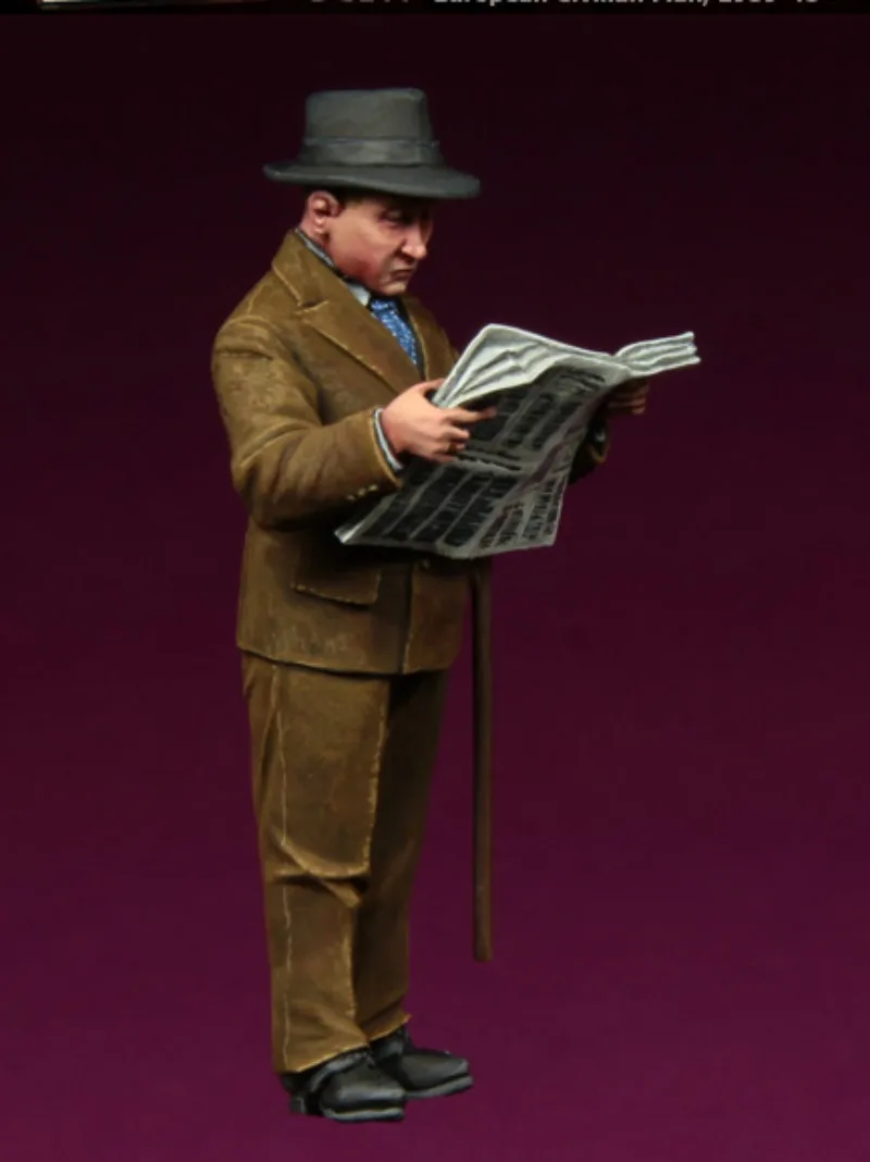 1/35 Scale Resin Figure Assembled Model Kit European Civil Man, Reading Newspaper, Unassembled and Unpainted Diorama Toy