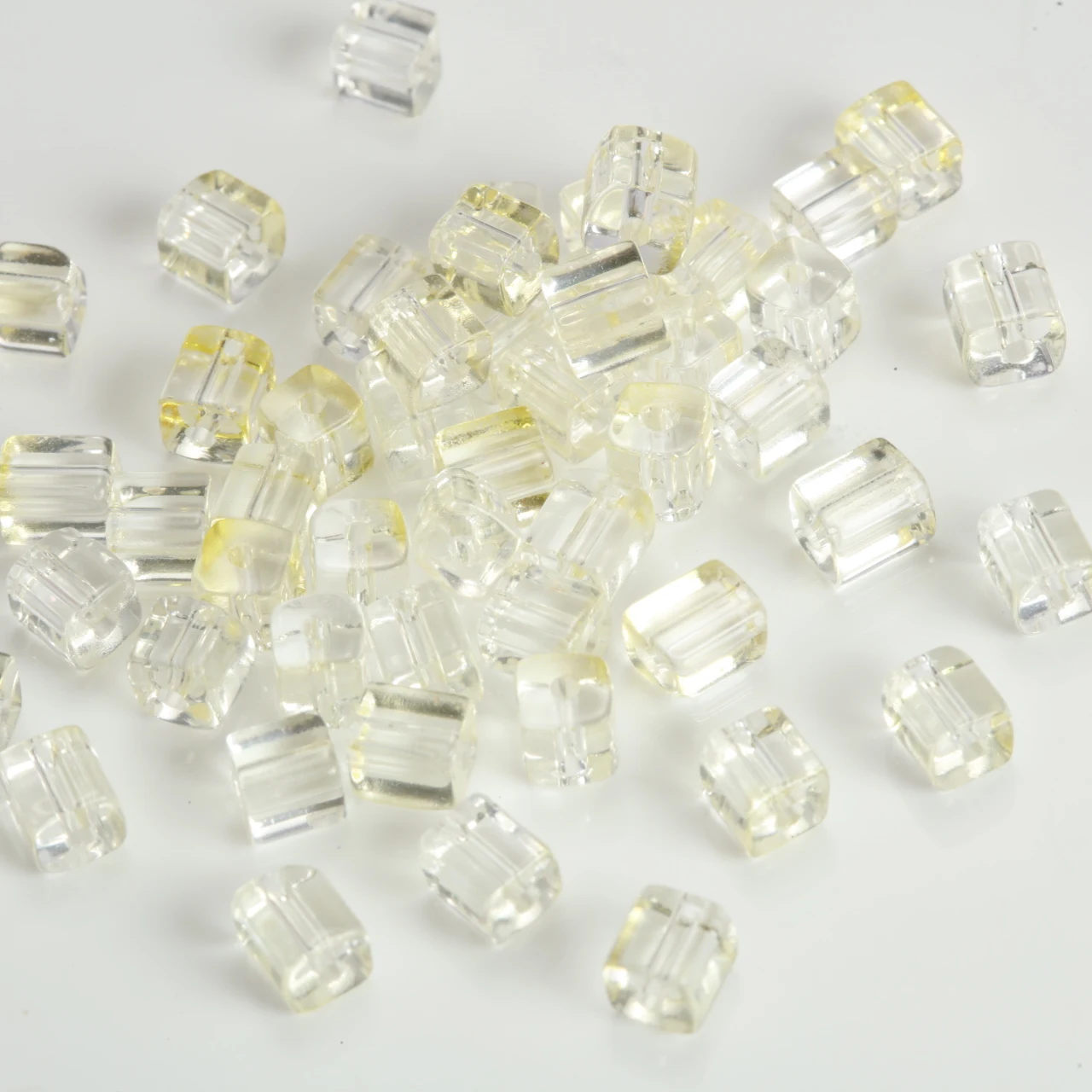 Cuentas de Vidrio Cuadradas de 4mm, Color Amarillo Limón, Mini Cuentas de Azúcar, Cuentas Espaciadoras Sueltas Estéticas para Suministros de Joyería DIY
