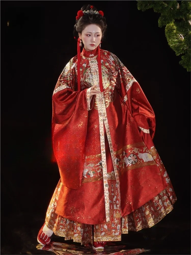 

A Hanfu long with vertical collar and front opening gold-woven women's skirt set
