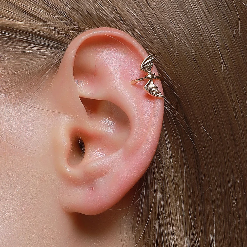 Vintage Bat Mini Earrings for Women Punk Bat Charm Clip Earrings Jewelry Accessories Halloween Party Gifts Gothic Decor 2024