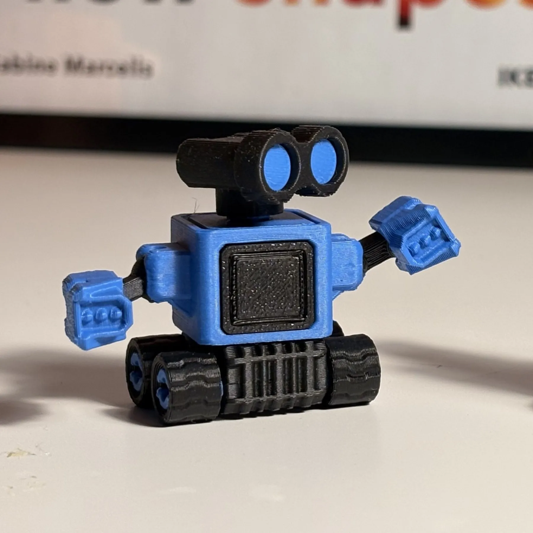 Juguete de Robot Desarmable DLING, Robot Adorable con Articulaciones Móviles, Superficie Lisa, Complejidad Simple, en Stock