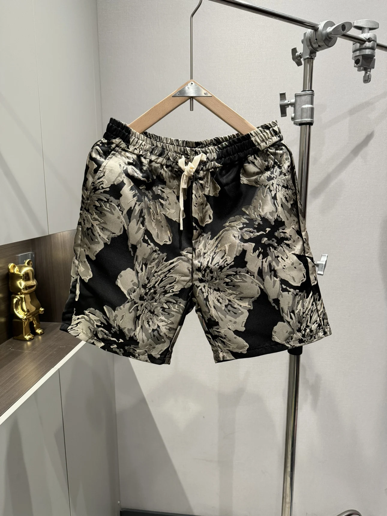 

Новые летние мужские повседневные свободные пляжные брюки с принтом, прямые брюки с цветочным узором, брюки длиной три четверти, модные шорты