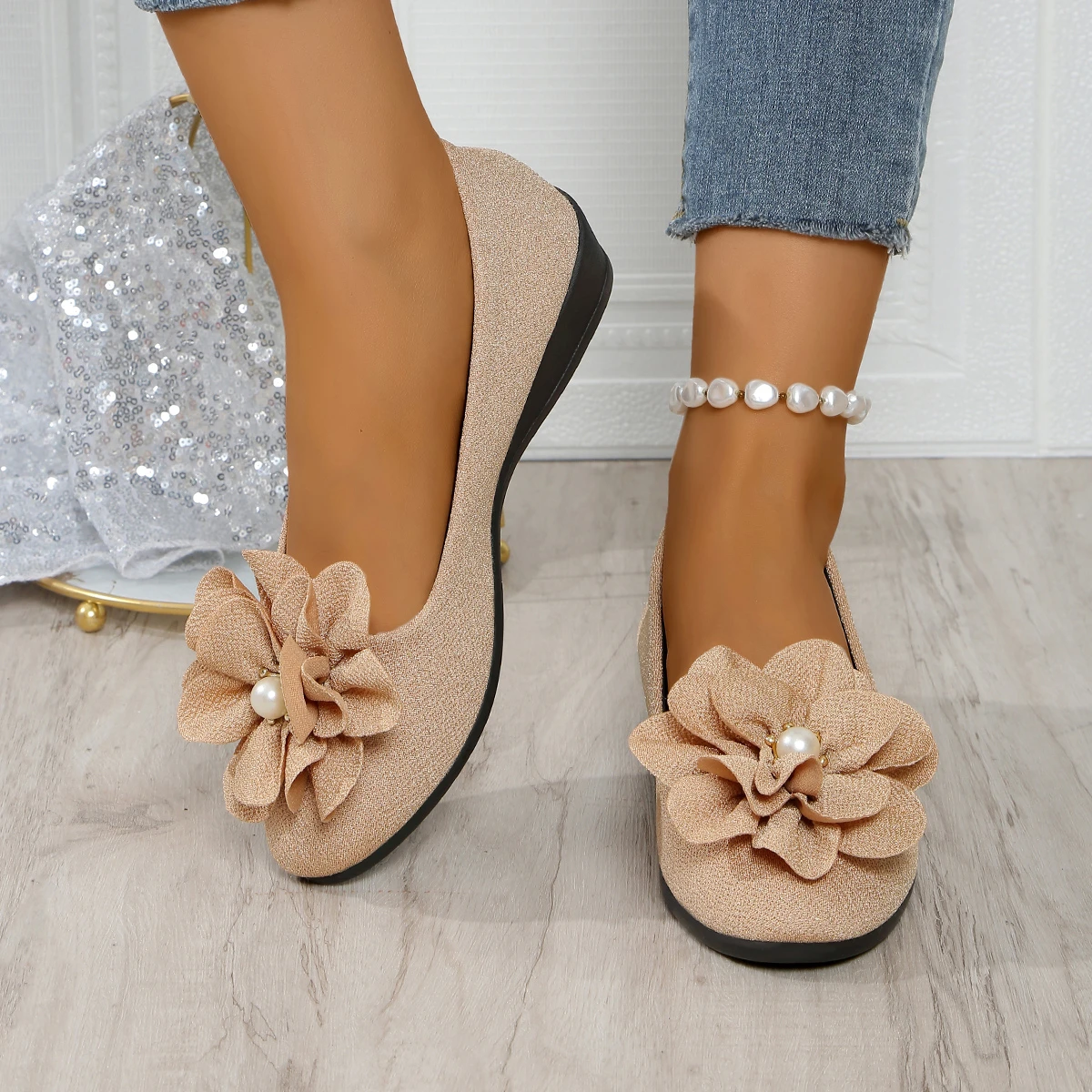 

2026 Women Ballet Flats Leather Shoes Fashion Flower Pearl Decorate Ladies Softy Sole Round Toe Office Lady Loafers