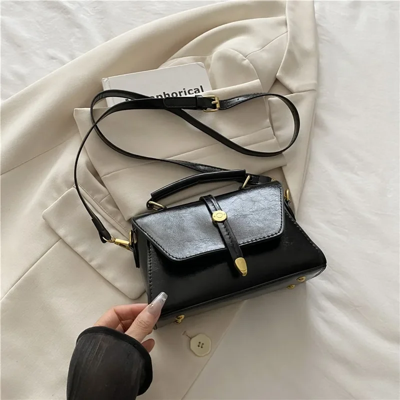 

Простая женская сумка в иностранном стиле, маленькая квадратная сумка для работы, ретро-сумка через плечо.