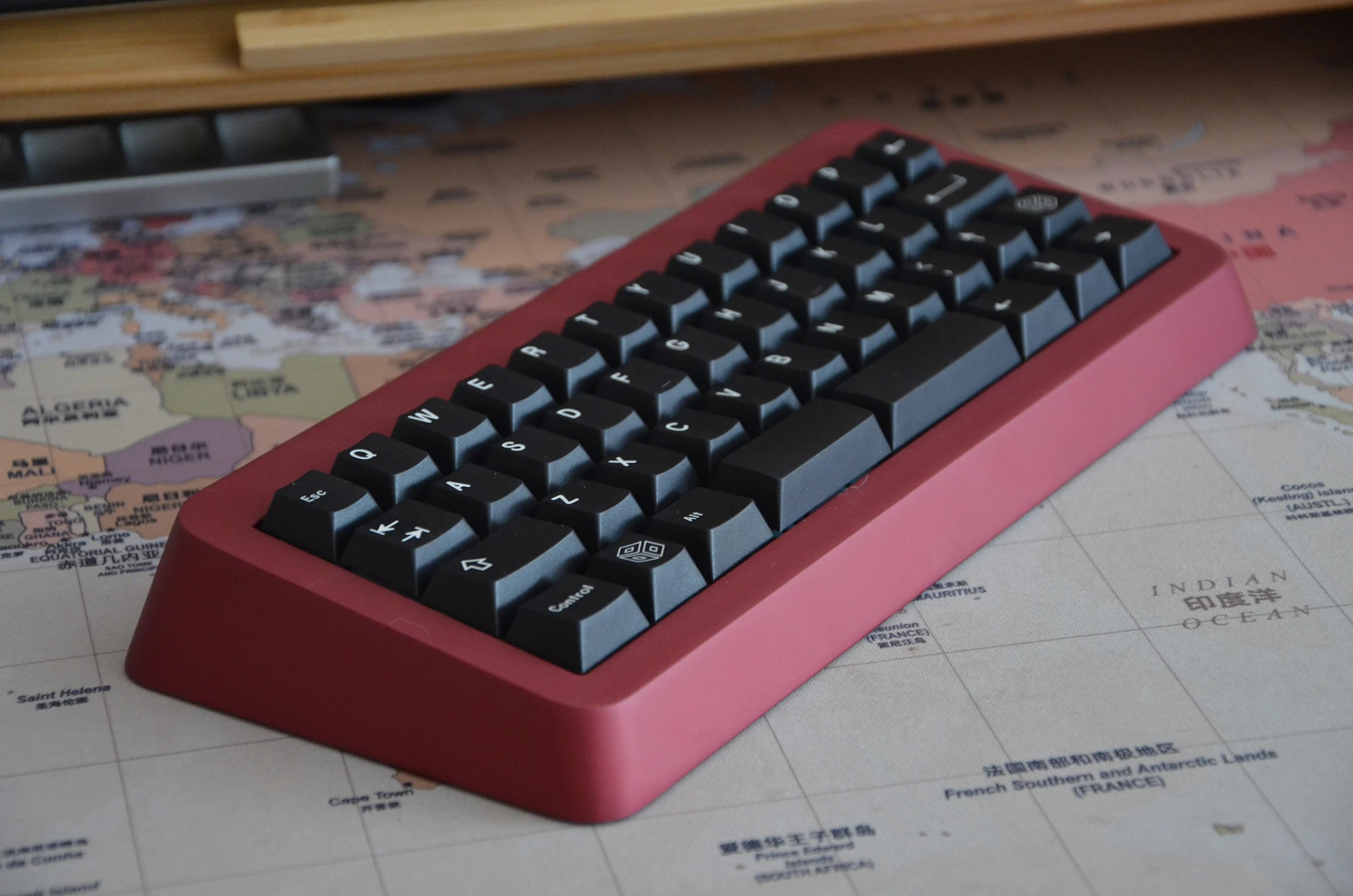 Geekark WOB White On Black DYE SUB PBT Cherry Profile Keycaps Five-Sided Dye-Sub Black Keycaps Kits For Mechanical Keyboard