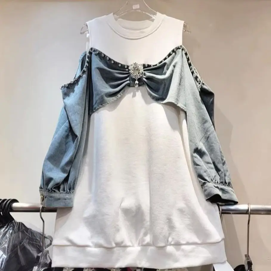 

2023 Autumn New Luxury Diamond Bow Fashion Off Shoulder Top Denim Patchwork Pullover Long Sleeve Sweatshirt for Women Y4199