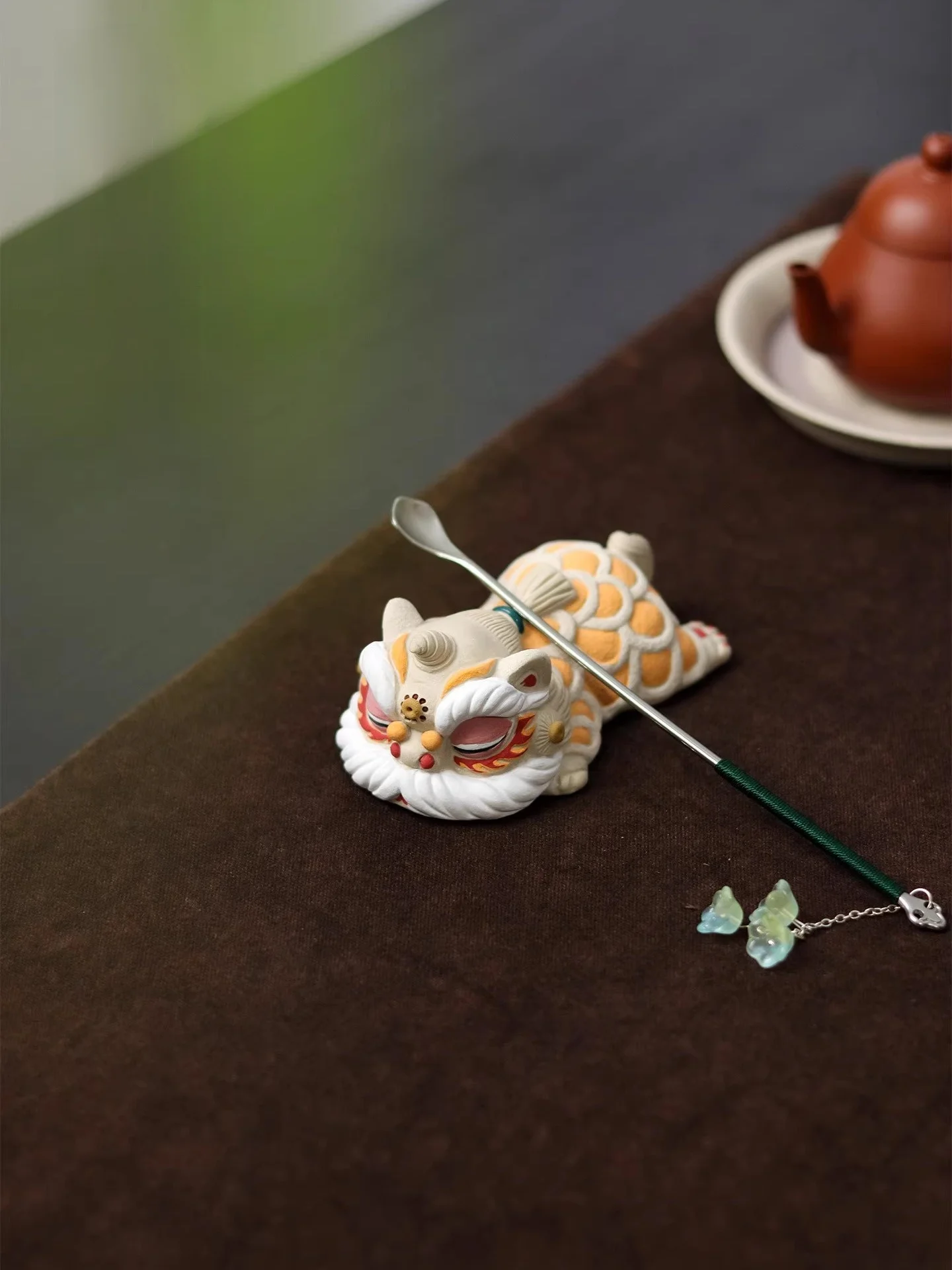 Yihe Tea Pet Lion Sculpture Purple Clay Table Decoration Gift Creative Sleeping Lion Craftwork Tea Table Ornaments Soft Cute