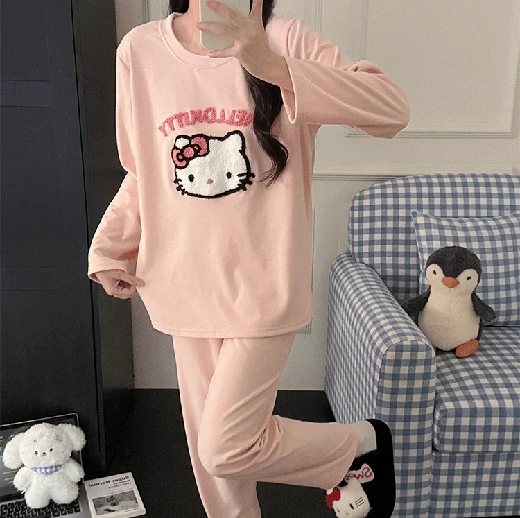 

Женский бархатный пуловер Hello Kitty 2025 Dralon, пижамный комплект, осень-зима, вышитый мультфильм, уличная готовая домашняя одежда для дома