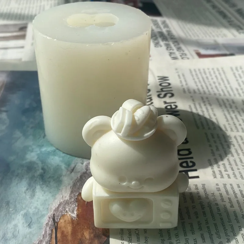 

Fondant butter bear pinch mold cake chocolate Ice Cube silicone mold aromatherapy candle divinusing gypcrown mold