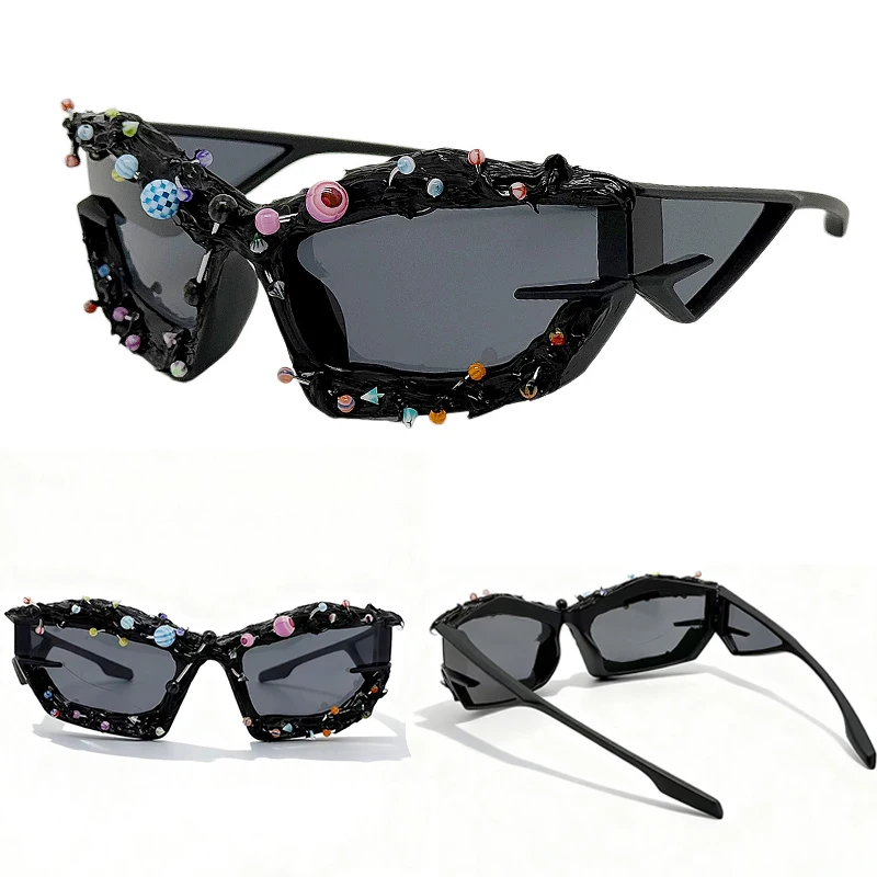 

New Trendy Personalized Sunglasses Women Men Punk Colorful Rivet Frame Eyewear Cool Hiphop Dancing Party Unisex Fashion Shades