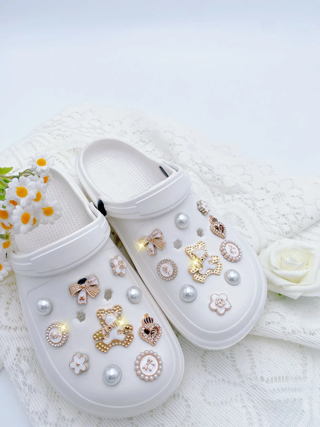 20/22 Pcs Fashionable & Versatile (ABS) Gold Bear & Pearl DIY Detachable Shoe Charms. Decorative Buckles for Garden Clogs & Sand
