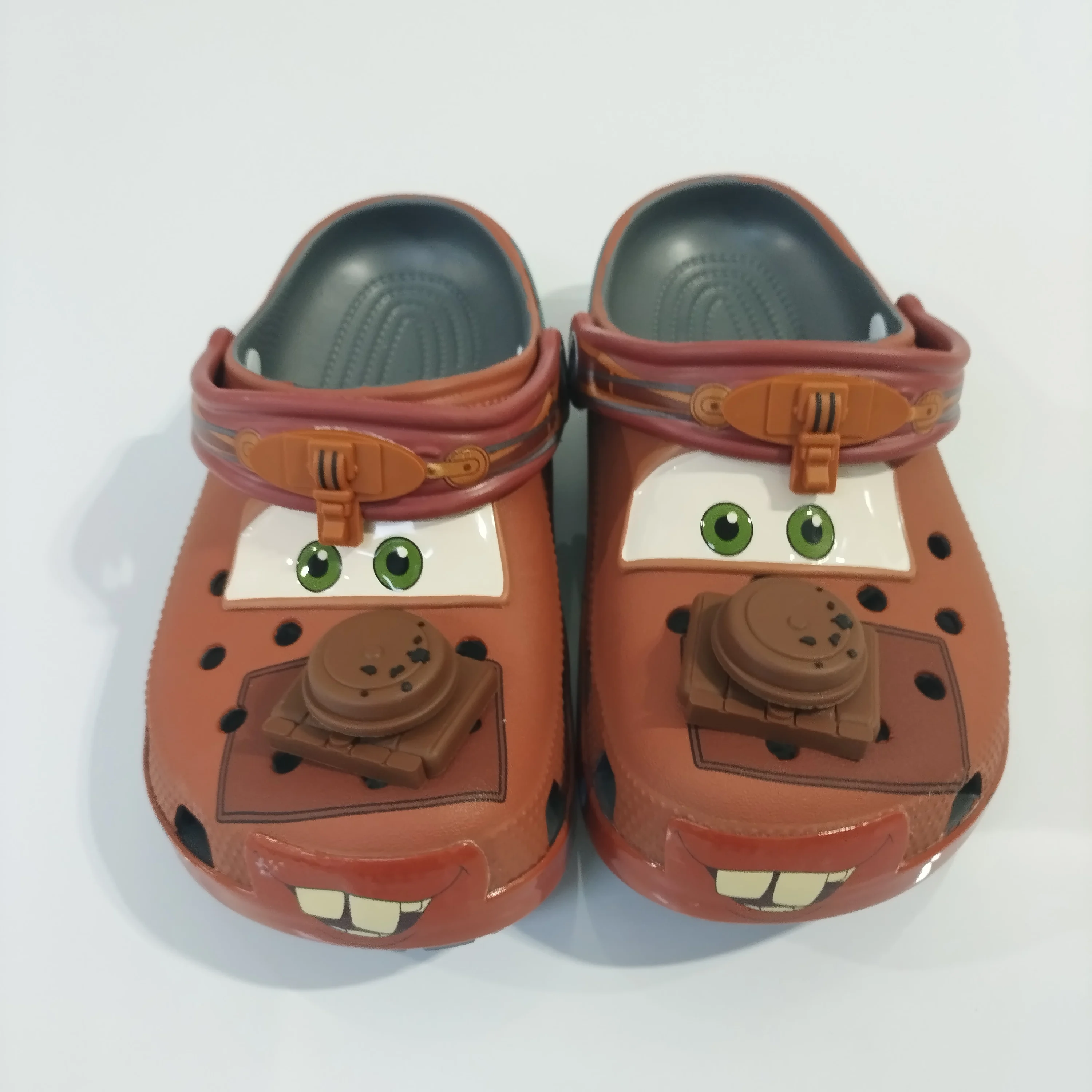 شباشب أطفال مقاومة للماء قابلة للتنفس من Disney Mcqueens Pixar Mater للأولاد في الهواء الطلق مع ثقوب هدية عصرية