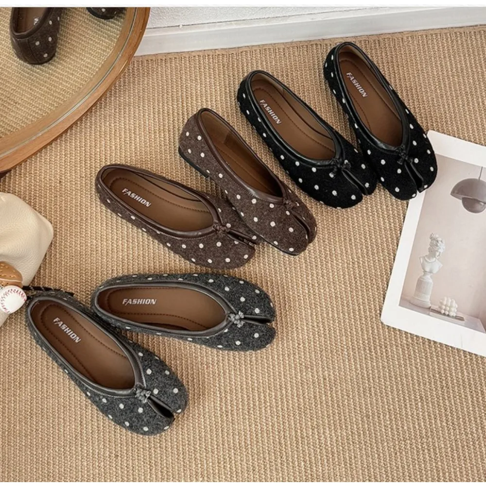 2026 Autumn Women's Polka Dot Tabi Ninja Shoes Comfortable Soft Soled Split Hoof Toe Loafers Ladies Flat Dress Mary Jane Shoes