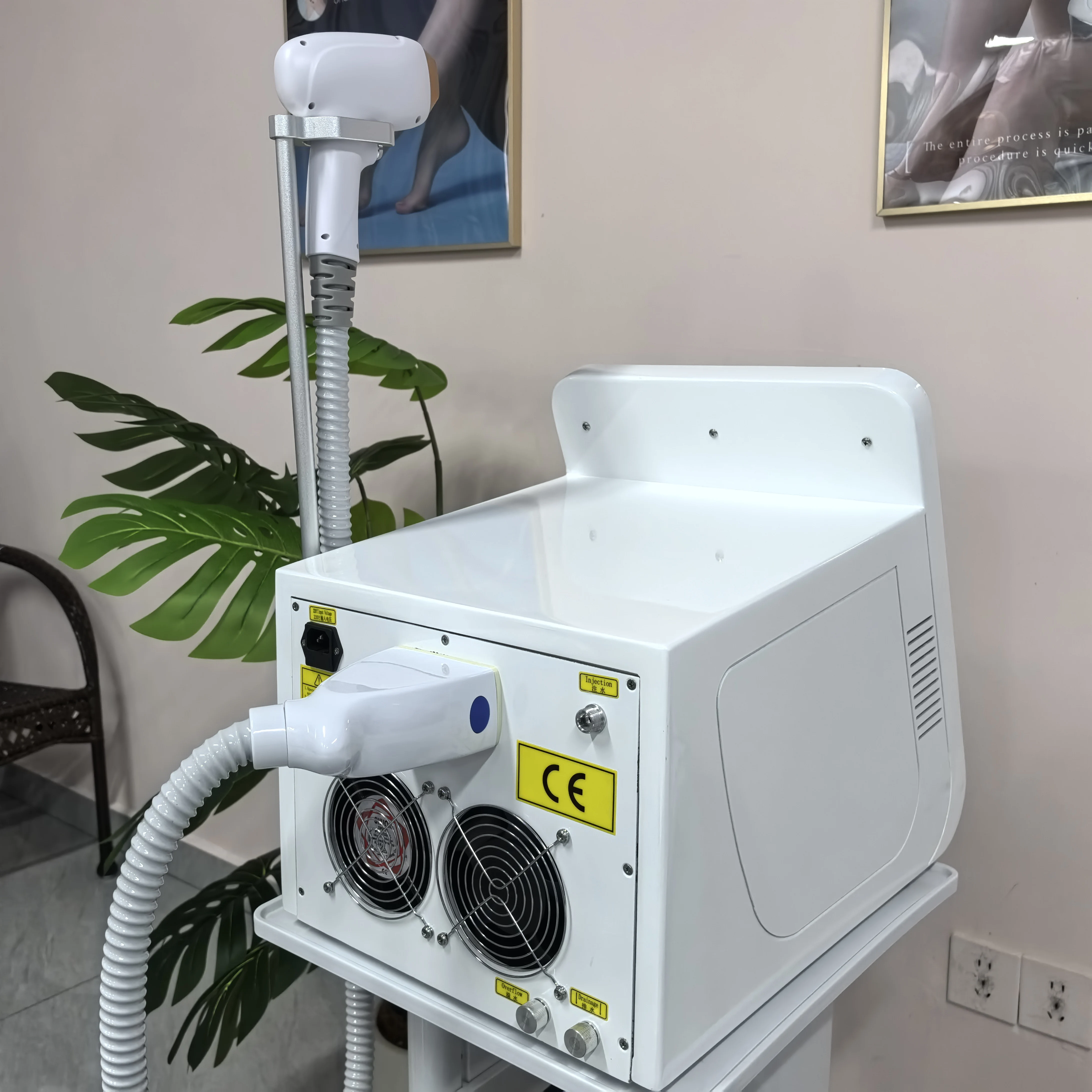 เครื่องกำจัดขนด้วยเลเซอร์ไดโอด 808 ประสิทธิภาพสูง 3 ความยาวคลื่น ระบบระบายความร้อนแบบ Dual TEC จัดจำหน่ายโดยโรงงาน