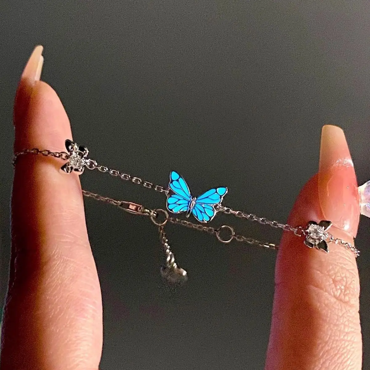 

New Butterfly Lamp Bracelet Necklace Female Simple Light Luxury Fashion Blue Luminous Bowknot Clavicle Chain Women Party Gift