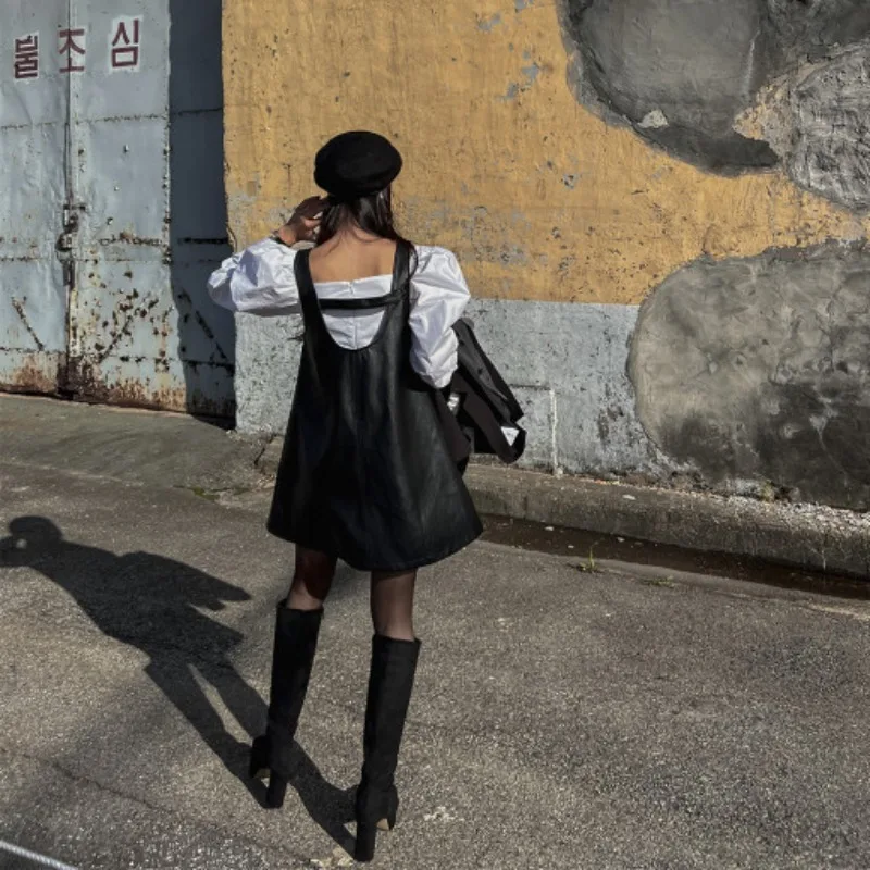 Moda coreana 2025 principios de primavera nuevo estilo versátil vestido de cuero PU Vestido corto con tirantes para mujer ropa femenina