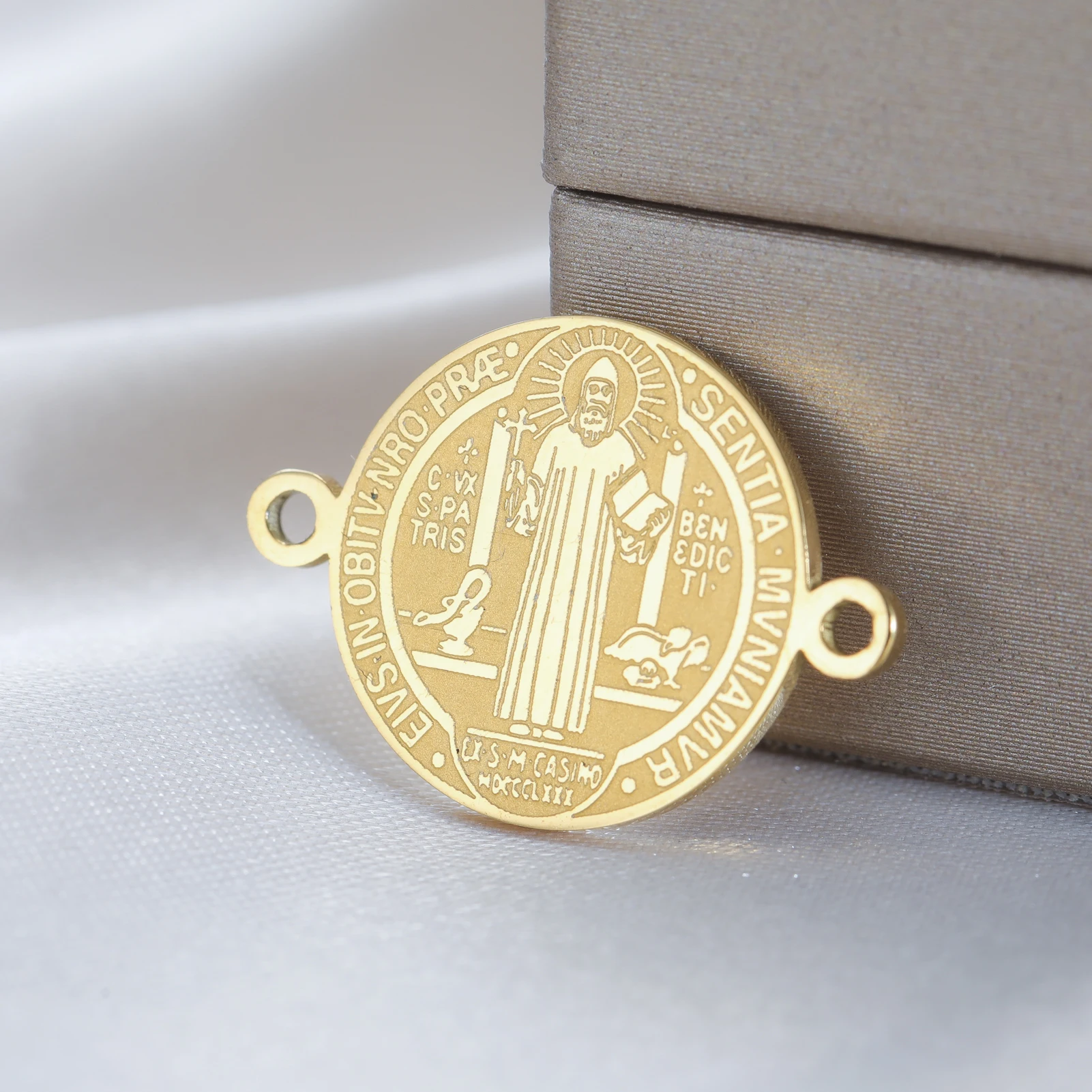 1 Stück doppelseitiges Exorzismus-Kreuz, Heiliger Benedikt-Anhänger für Armbänder, Schmuckherstellung, Edelstahl-Amulett, Schutz-Anhänger – Detail 5