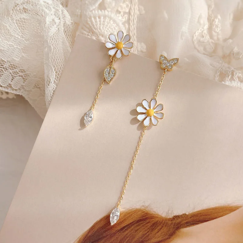 Neue koreanische Ohrringe im Gänseblümchen-Stil für Damen, asymmetrische, zarte Blumenohrringe, süßes Schmuckgeschenk – Detail 3