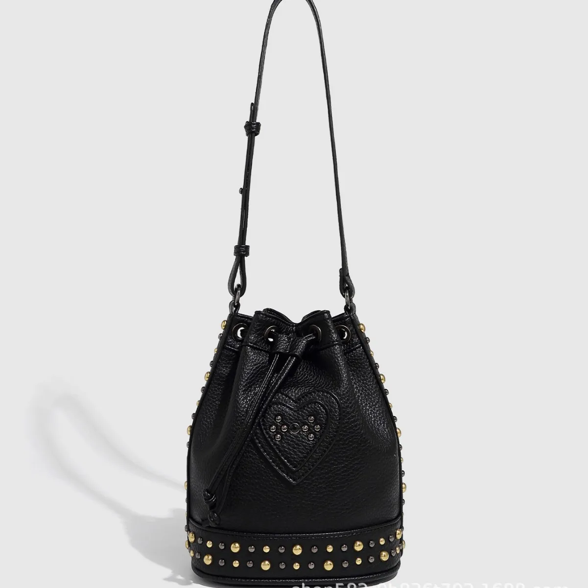 

2025 Korean style rivet shoulder bag drawstring bucket bag women's bag versatile and fashionable crossbody handbag