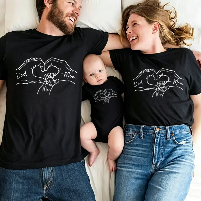 Family Matching Outfits Dad Mom Me Hand Heart Print T-Shirts Mom Dad Baby Matching Clothing Short Sleeve Tee Family Photo Prop