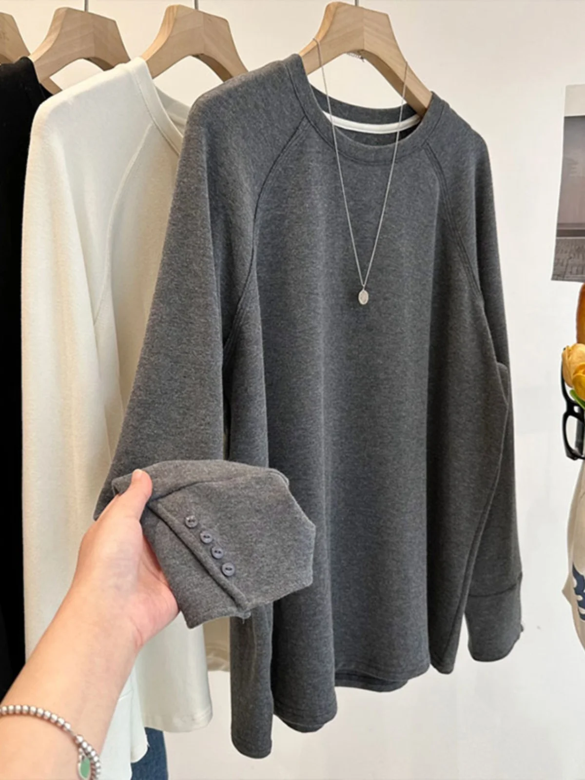 Long Sleeve Fleece Lined Brushed T-Shirt Women's Loose Fit Winter Top Button Placket Splicing Sleeve Bottoming Shirt