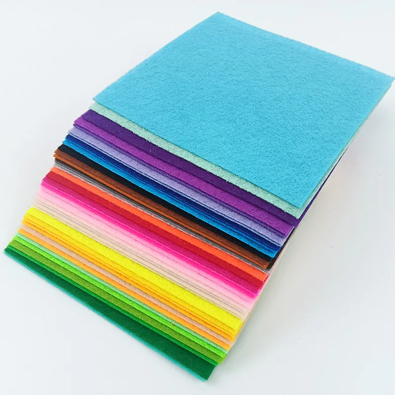 40 قطعة من قماش اللباد السميك مقاس 1 مم، متوفرة بألوان وأحجام مختلفة. مناسبة للصناعة اليدوية.