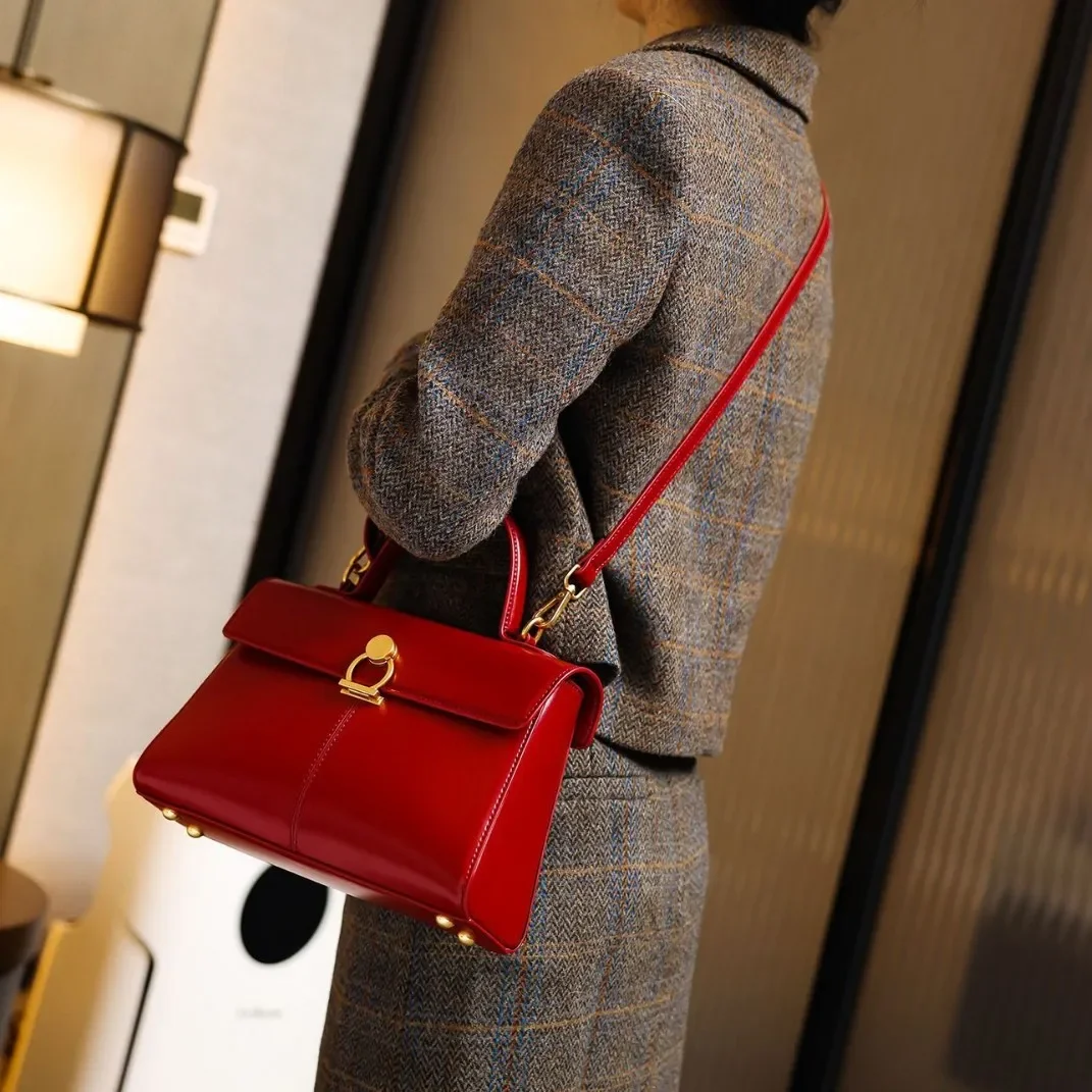 

Elegant Vintage Leather Diaper Bag For Women Minimalist Designer Luxury Large Capacity Stylish Casual Shoulder Bag